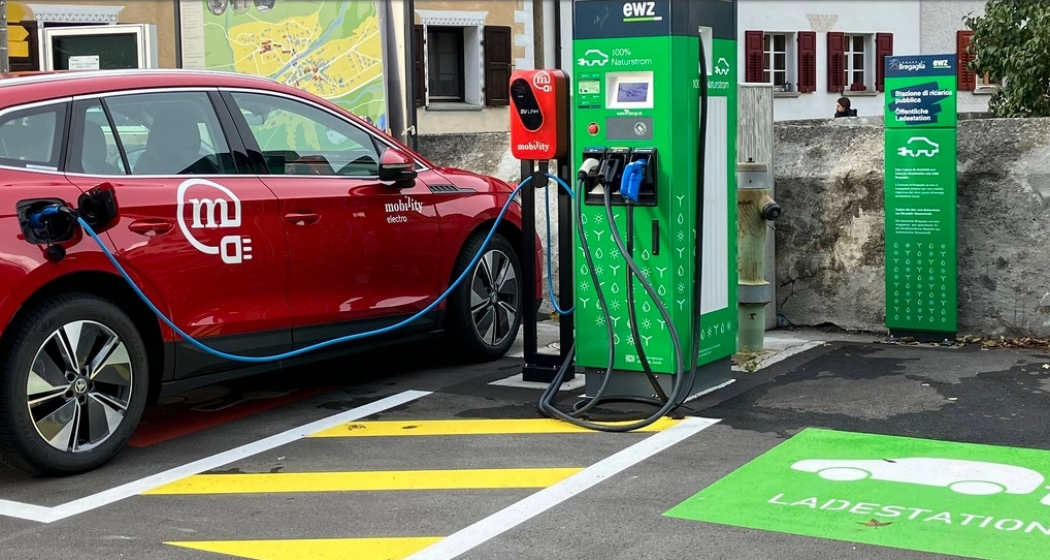 E-Mobility Carsharing und Ladestation (oua_97374074_image) E-Mobility Carsharing und Ladestation (oua_97374074_image)