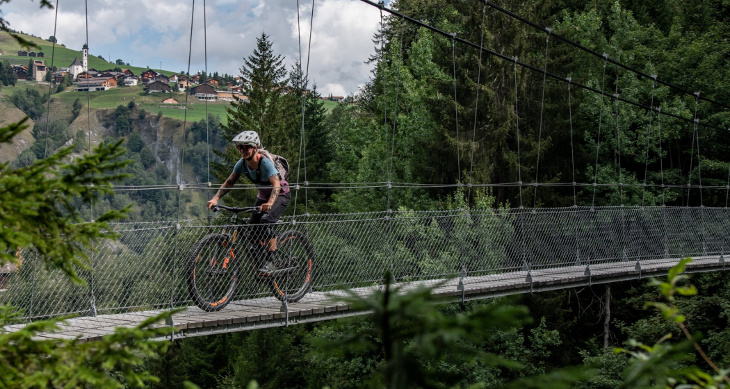 Hängebrücke bei Silgin Hängebrücke bei Silgin