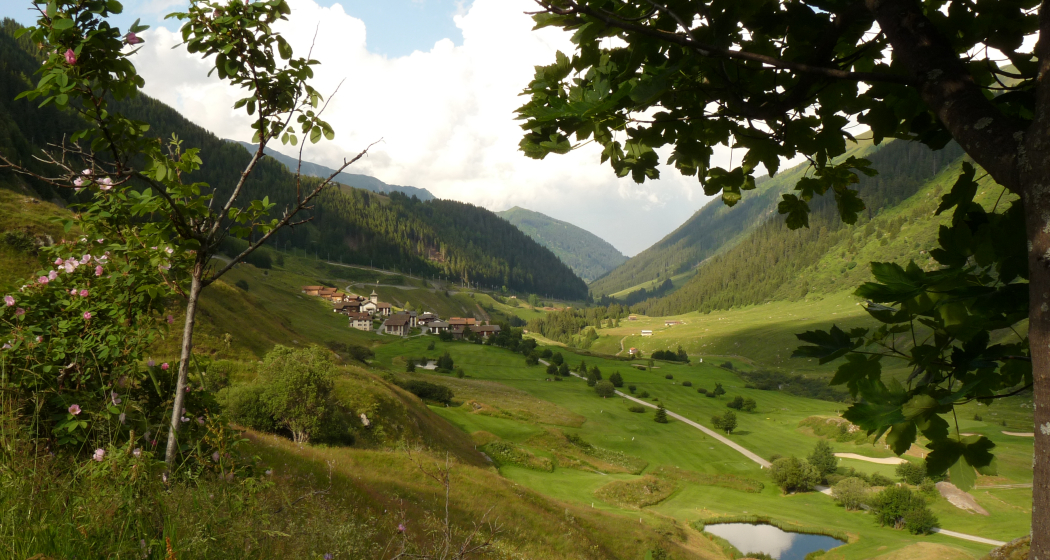 Blick auf Selva mit Golfplatz