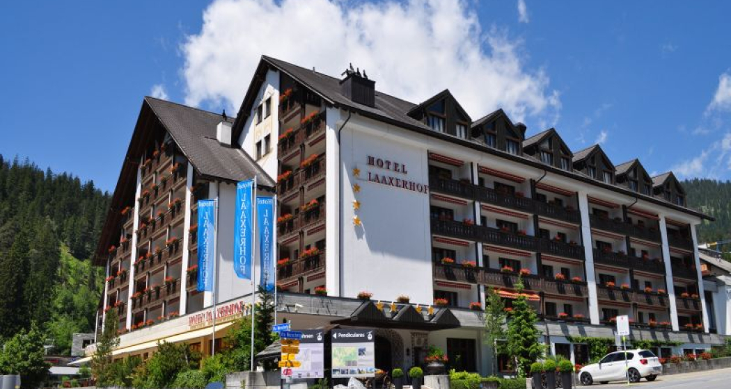 Hotel im Sommer
