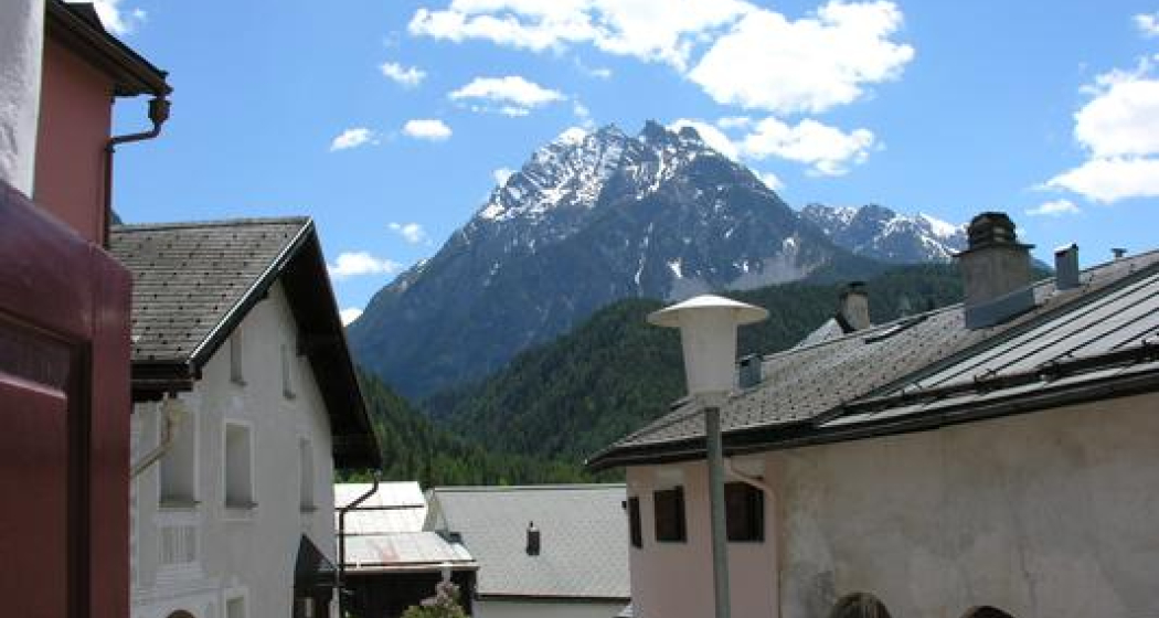Aussicht aus der Stube mit Piz Pisoc Aussicht aus der Stube mit Piz Pisoc