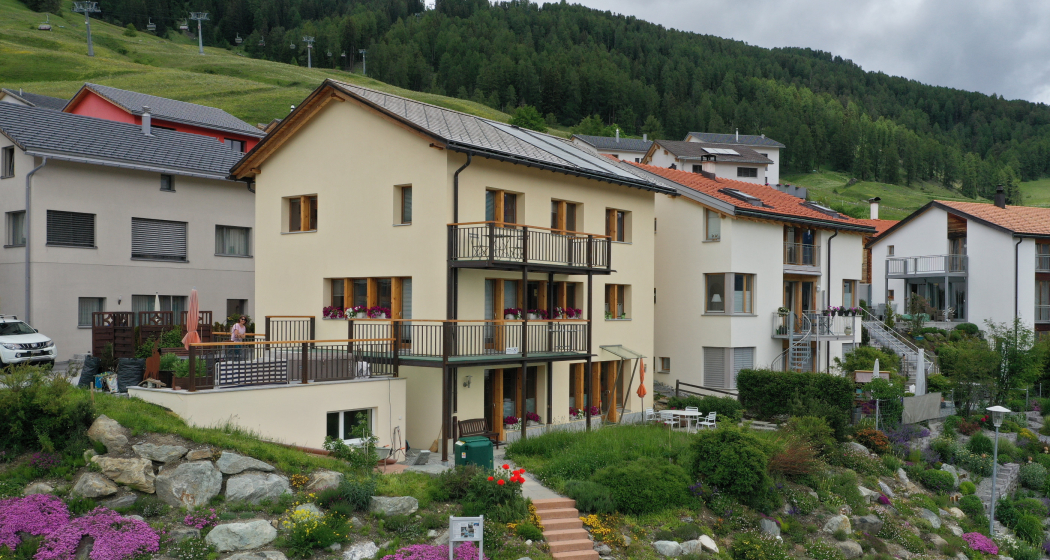 Sonnige Lage und Panoramasicht (Wohnung im Erdgeschoss) Sonnige Lage und Panoramasicht (Wohnung im Erdgeschoss)