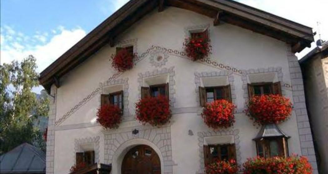 Hausfront Hausfront