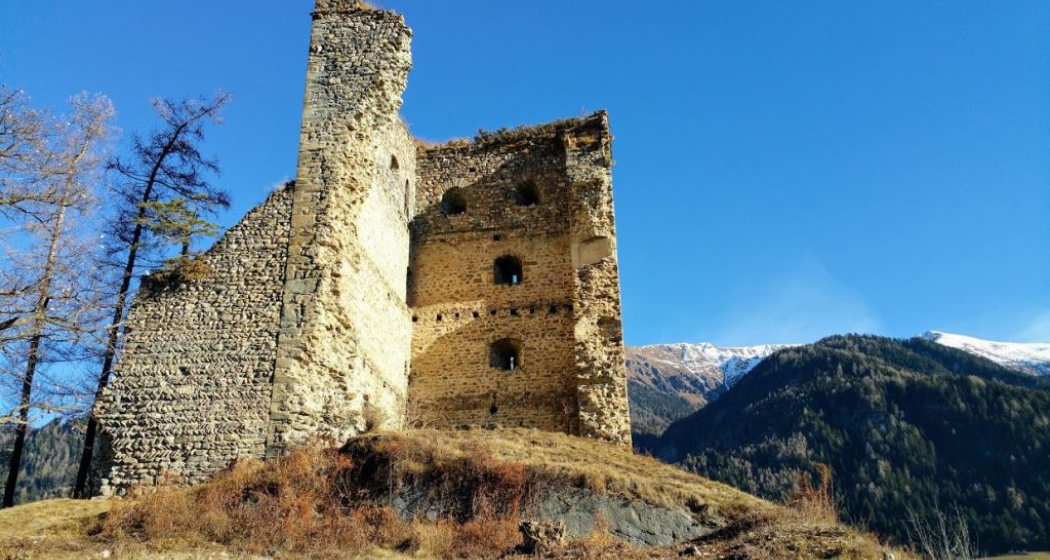 Burgenwanderung von Feldis ins Domleschg Burgenwanderung von Feldis ins Domleschg