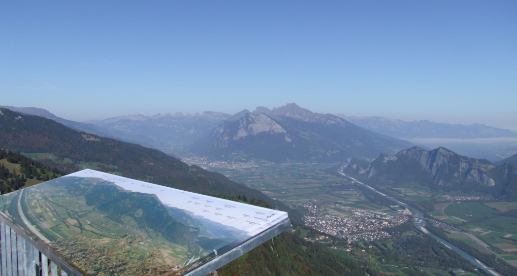 Aussichtsplattform Pizalun (ctd_a2ce8640-b677-447c-b638-a7ffb298e87f_img02) Aussichtsplattform Pizalun (ctd_a2ce8640-b677-447c-b638-a7ffb298e87f_img02)