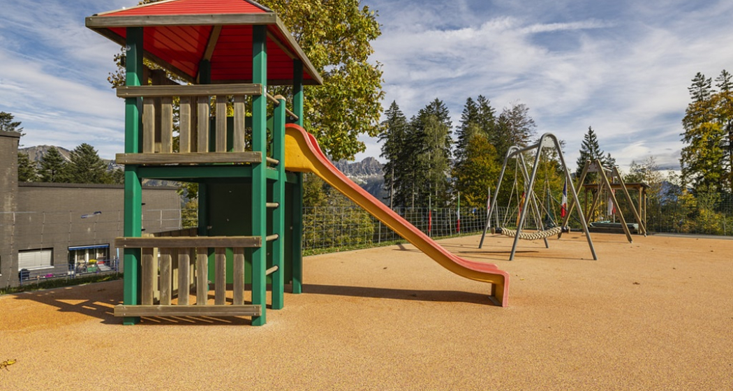 Spielplatz Schule Gauenwald (ctd_febe6000-95b3-4951-b686-d8ad66ee0478_image) Spielplatz Schule Gauenwald (ctd_febe6000-95b3-4951-b686-d8ad66ee0478_image)
