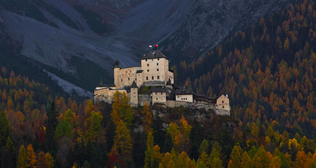 Privatführung im Schloss Tarasp (exp_5a87b44) Privatführung im Schloss Tarasp (exp_5a87b44)
