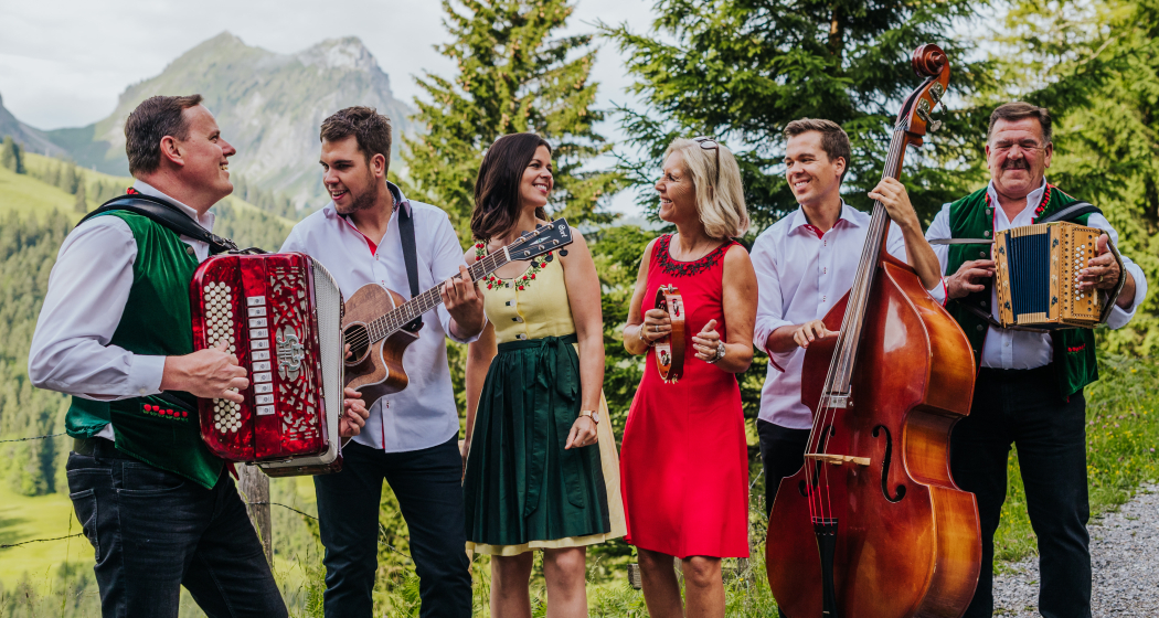 Frühlingskonzert mit Oesch's die Dritten (gdl_745342987_image) Frühlingskonzert mit Oesch's die Dritten (gdl_745342987_image)