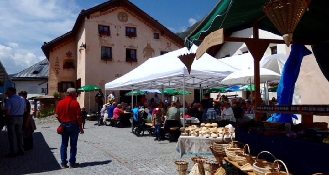 Bauernmarkt in Guarda (gdl_752365077_image) Bauernmarkt in Guarda (gdl_752365077_image)