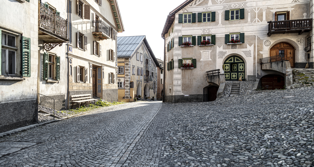 Eine Reise durch die Zeiten: Dorfführung Ardez (gdl_778513781_image) Eine Reise durch die Zeiten: Dorfführung Ardez (gdl_778513781_image)
