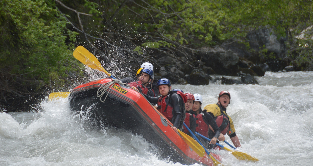 Wildwasser Action Rafting Giarsunschlucht (gdl_810858923_image) Wildwasser Action Rafting Giarsunschlucht (gdl_810858923_image)