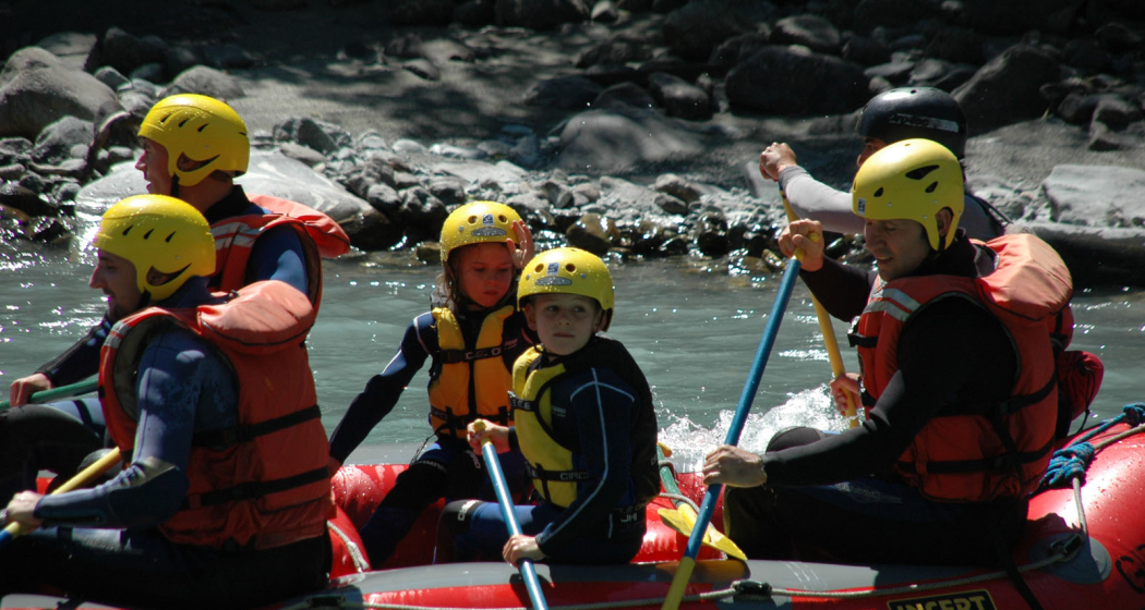 Family Rafting auf dem Inn im Engadin (gdl_810859455_image) Family Rafting auf dem Inn im Engadin (gdl_810859455_image)