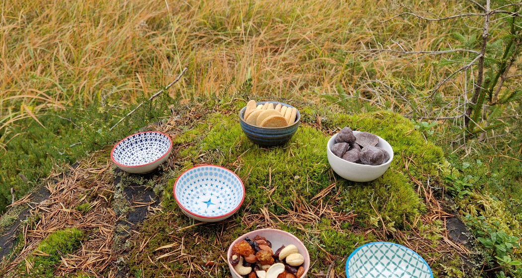 Shinrin Yoku / Waldbaden im Lärchenwald bei Scuol im Engadin (gdl_835069850_image) Shinrin Yoku / Waldbaden im Lärchenwald bei Scuol im Engadin (gdl_835069850_image)