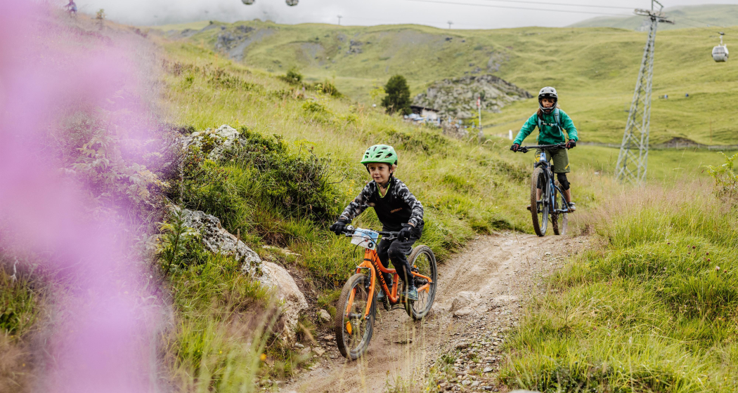Family Bike Vibes (gdl_842543150_image) Family Bike Vibes (gdl_842543150_image)