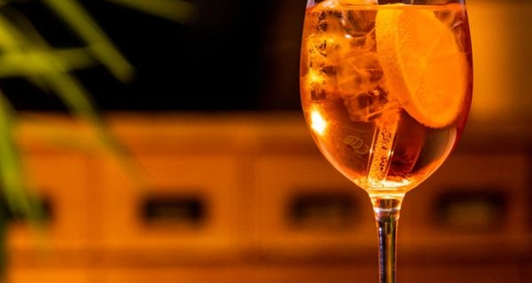 Aperol Spritz Bar im Signina Garten (gdl_875297516_image) Aperol Spritz Bar im Signina Garten (gdl_875297516_image)