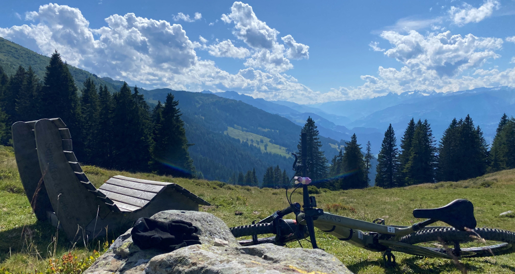 Aussicht von Spundis auf die umliegende Bergwelt Aussicht von Spundis auf die umliegende Bergwelt