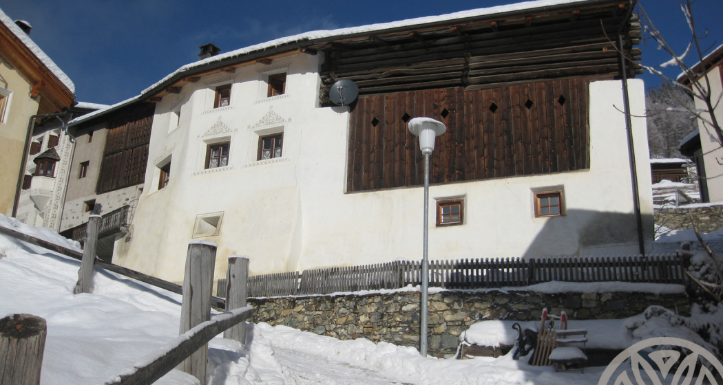 Engadinerhaus im Winter Engadinerhaus im Winter