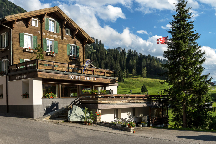 Hotel Rhätia Aussenansicht