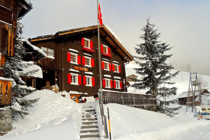 Mitten in Winterwunderland von Furna Mitten in Winterwunderland von Furna