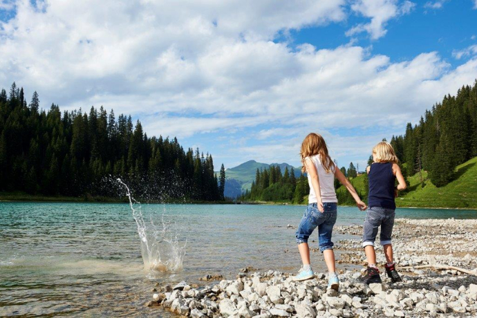 Enfants au réservoir Enfants au réservoir