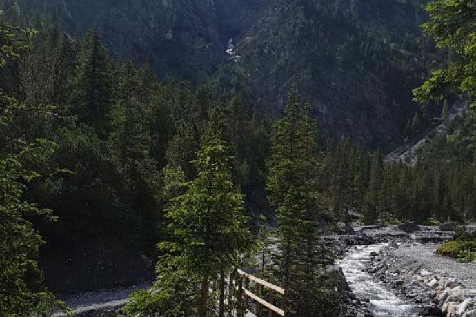 Die Alteinwasserfälle aus der Ferne