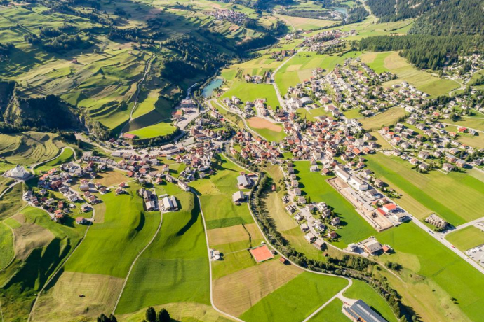 savognin-dorf-sommer-surses-graubuenden