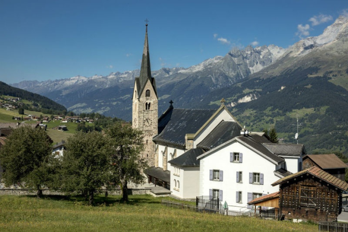 Pfarrkirche St. Peter und Paul Meierhof, Obersaxen Pfarrkirche St. Peter und Paul Meierhof, Obersaxen