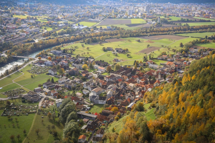 Haldenstein con il Reno Haldenstein con il Reno