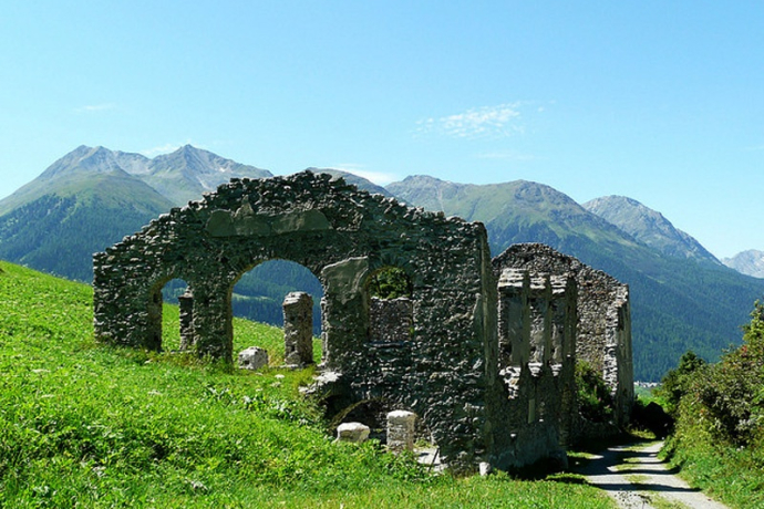 Approach to Jamtalhütte from Ardez (oua_30425289_image)