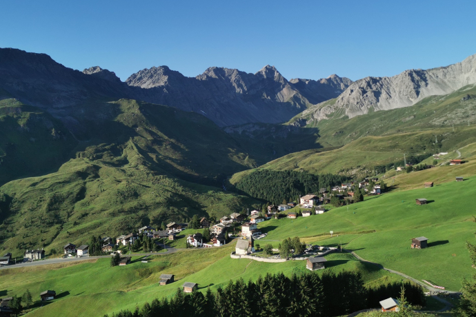 Vue d’Innerarosa depuis le Tschuggen Vue d’Innerarosa depuis le Tschuggen