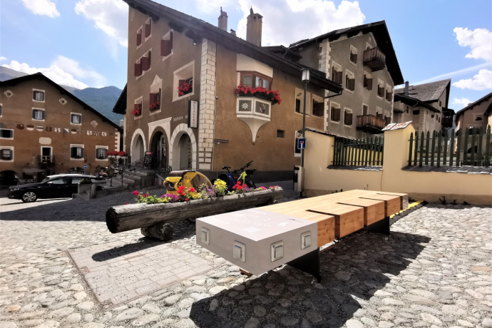 Banc Energy Place du village de Zuoz Banc Energy Place du village de Zuoz