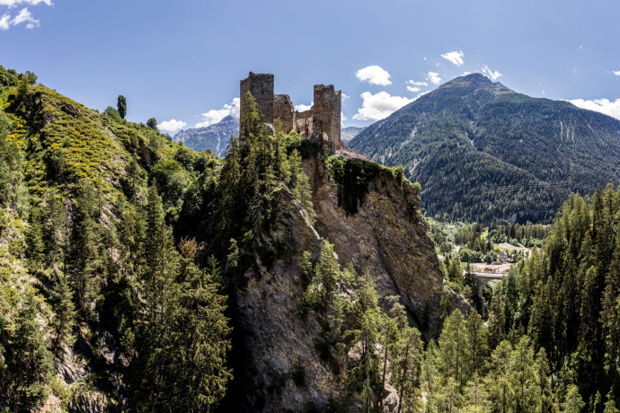 Burgruine Tschanüff Burgruine Tschanüff