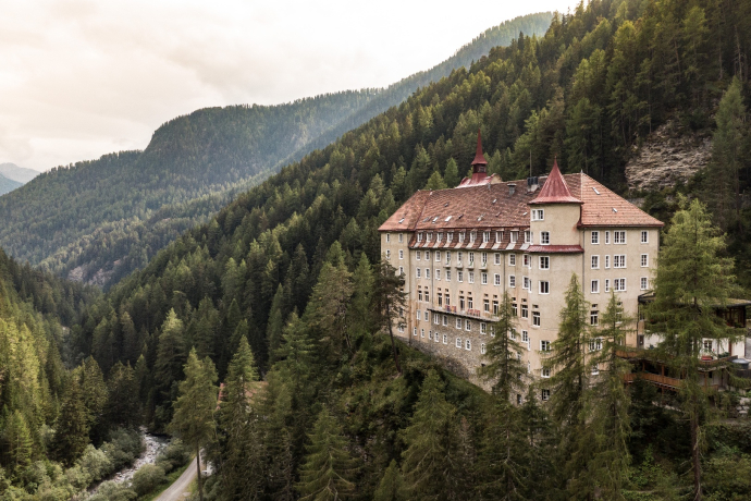Kurhaus Val Sinestra dans la vallée latérale Val Sinestra, Bas-Val-Engadine Kurhaus Val Sinestra dans la vallée latérale Val Sinestra, Bas-Val-Engadine