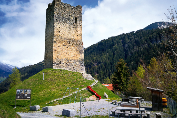 Schweizer Familien Feuerstelle, Burg-Strassberg Schweizer Familien Feuerstelle, Burg-Strassberg
