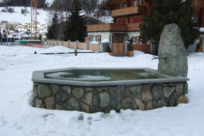 Brunnen Adam da Chamues-ch (oua_605632654_image) Brunnen Adam da Chamues-ch (oua_605632654_image)