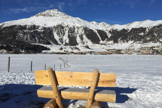 Sitzbänke neuer Flaz (oua_605633220_image)