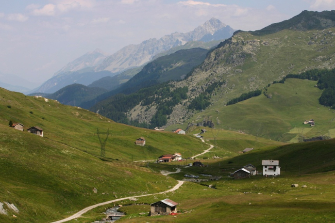 View over the Val Tgavregta with the Alps, which were ordered by Bregaglia. View over the Val Tgavregta with the Alps, which were ordered by Bregaglia.