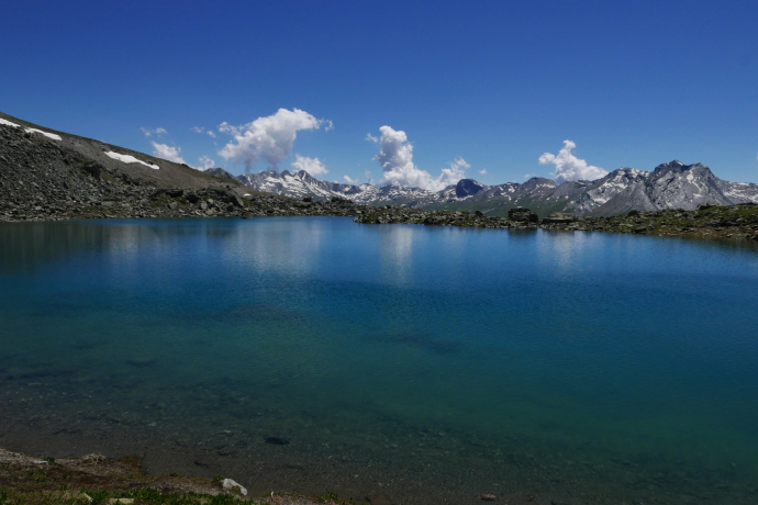 Banda laghi (oua_611519520_image) Banda laghi (oua_611519520_image)