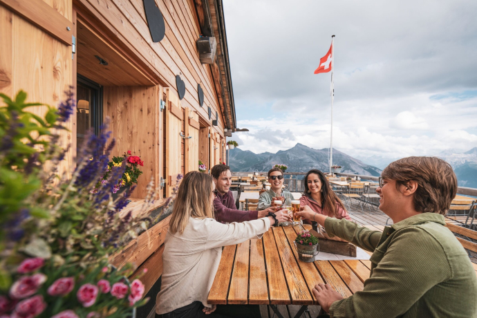Sommer im Bergrestaurant Piz Scalottas Sommer im Bergrestaurant Piz Scalottas