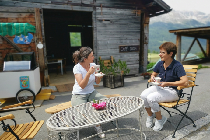 Auf der Terrasse des Cafès la Jucca in Lü