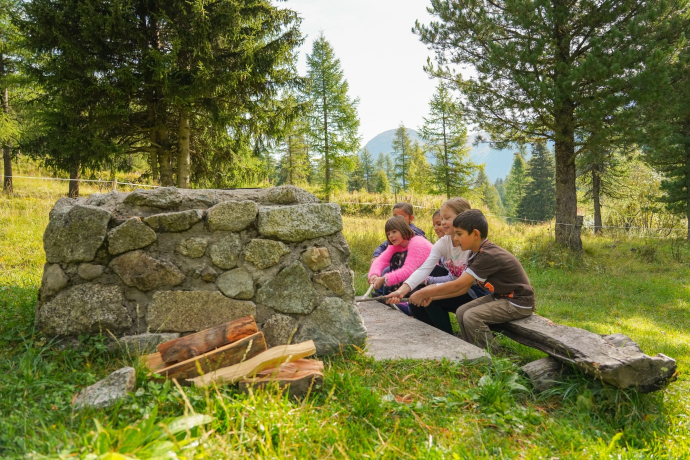 Feuerstelle Punt da Resgia im Val Bever (oua_65707642_image) Feuerstelle Punt da Resgia im Val Bever (oua_65707642_image)
