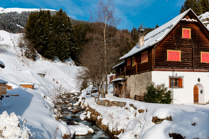 Das Foto zeigt die Casa Mulin im Winter