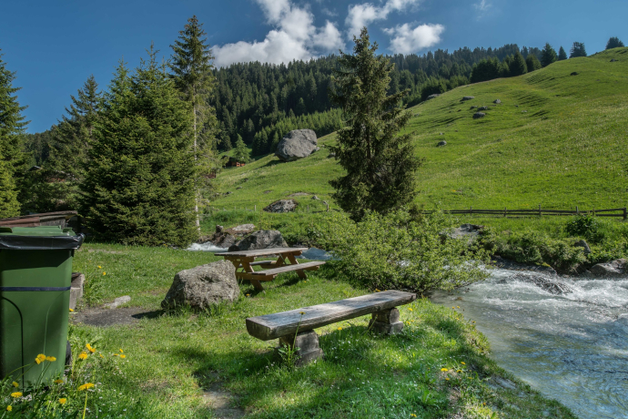 Das Foto zeigt die Feuerstelle Chischarolas