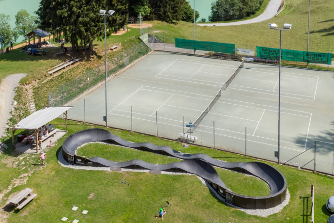 Das Foto zeigt ein Pumptrack welches sich neben dem Brigelser See befindet Das Foto zeigt ein Pumptrack welches sich neben dem Brigelser See befindet