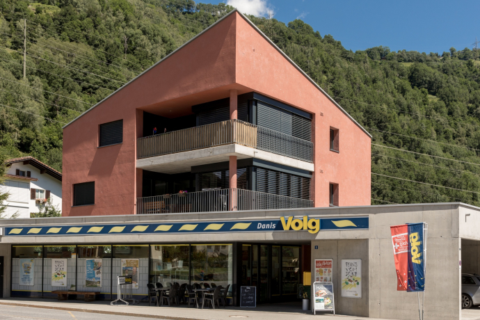 Das Foto zeigt den Volg Einkaufsladen von Danis Das Foto zeigt den Volg Einkaufsladen von Danis