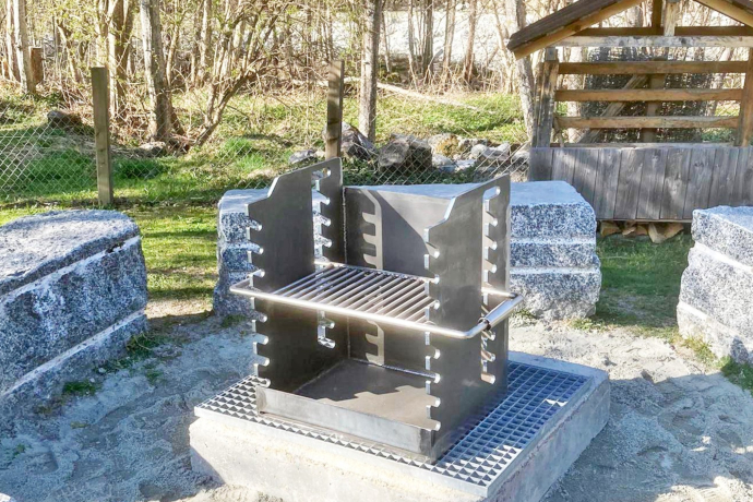 Das Foto zeigt die Feuerstelle Plaun Petschen in Cumpadials Das Foto zeigt die Feuerstelle Plaun Petschen in Cumpadials