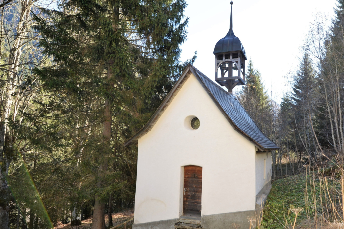 Das Foto zeigt die Kapelle Maria zum Schnee in Tenigerbad Das Foto zeigt die Kapelle Maria zum Schnee in Tenigerbad