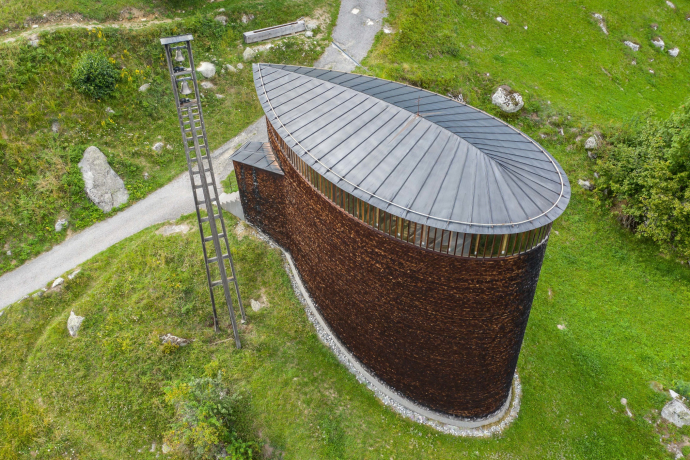 Das Foto zeigt die Kapelle Sogn Benedetg in Sumvitg Das Foto zeigt die Kapelle Sogn Benedetg in Sumvitg