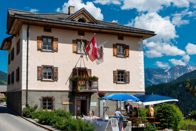 Das Foto zeigt die Volksbibliothek in Waltensburg Das Foto zeigt die Volksbibliothek in Waltensburg