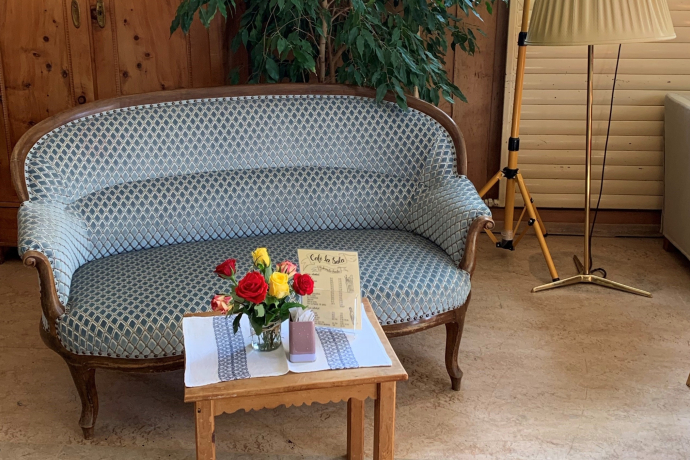 Couch vom Café La Sala in Rueun